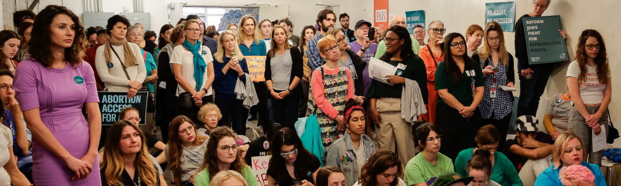 Group Photo of Tulane Students, Faculty, and community meeting about Reproductive Rights