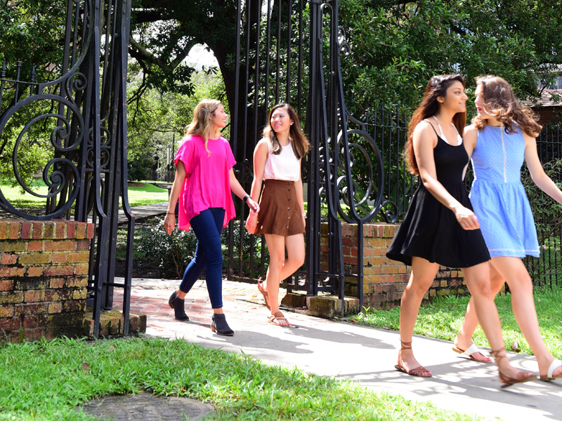 Image of Newcomb Students at Newcomb Gate