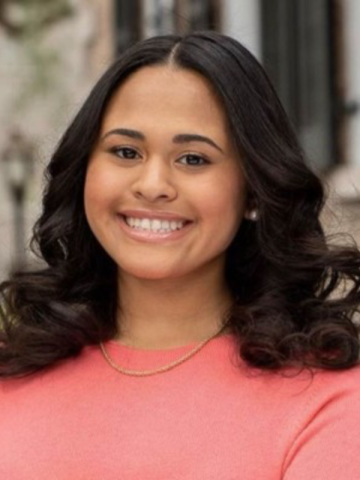 aleyea mogilles headshot